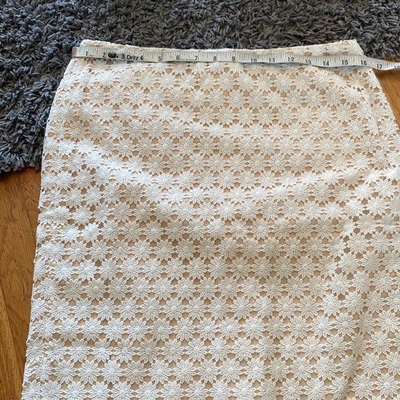 Talbots Petites Daisy Floral Ivory Lace Eyelet Skirt Size 6P - Picture 8 of 9